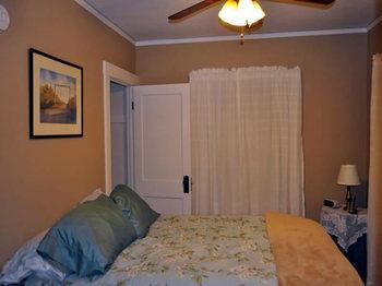 Lazy T Ranch Guest House 曼哈顿 外观 照片