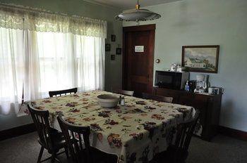 Lazy T Ranch Guest House 曼哈顿 外观 照片