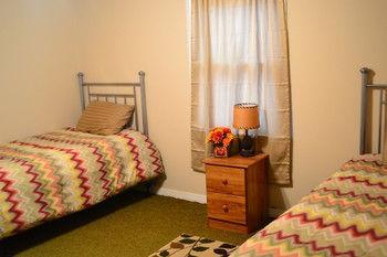 Lazy T Ranch Guest House 曼哈顿 外观 照片